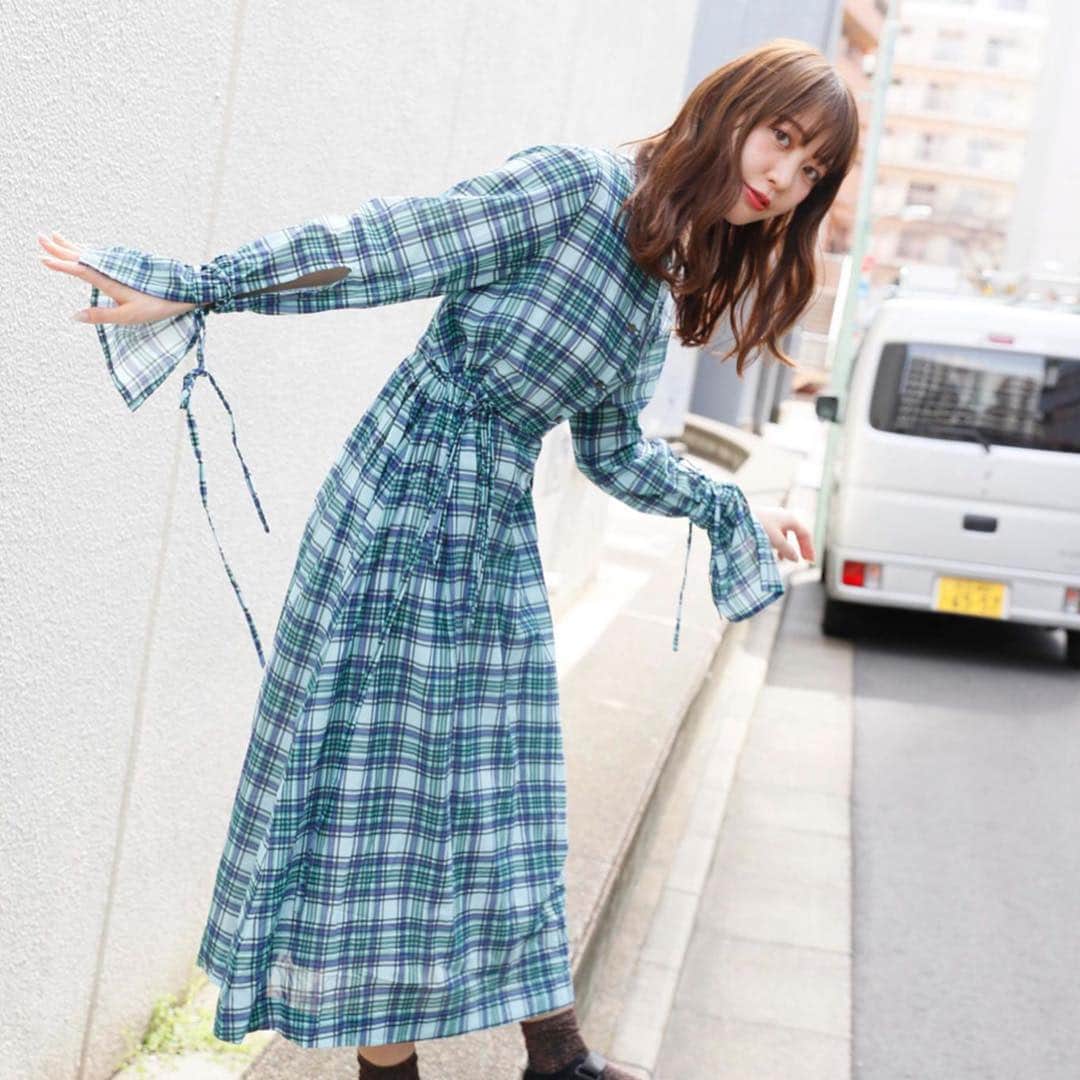 木村ミサのインスタグラム：「mer最新号発売です。﻿ ﻿ ﻿ 誌面としてはこれが最後！﻿ とてもいい写真も撮れたし﻿ たのしかったなぁ。﻿ 誌面ではなくなる寂しさもあるけど﻿ まだまだmerは続きます。﻿ これからもよろしくお願いします🐰﻿ ﻿ ﻿ #mer #tiittokyo ﻿ ﻿ しゃしん色々乗せてくね🤝﻿ ﻿」
