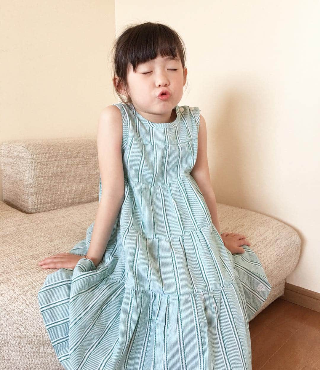 *yoko*さんのインスタグラム写真 - (*yoko*Instagram)「* ◇2019.4.17 wed. ・ 年長さんになって、すっかりお姉さんやなぁ。 だんだん暖かくなってきて夏物欲してます。 自分のも心乃のもグリーン大好き💚 👗ティアードワンピース @babychu2014　#littlestbystcloset ・ @professionalslendermake_083  やっぱこれお気に入りすぎる♡ ・ #5歳#5歳3ヶ月#babychu#キッズコーデ#キッズファッション」4月17日 21時16分 - yococono