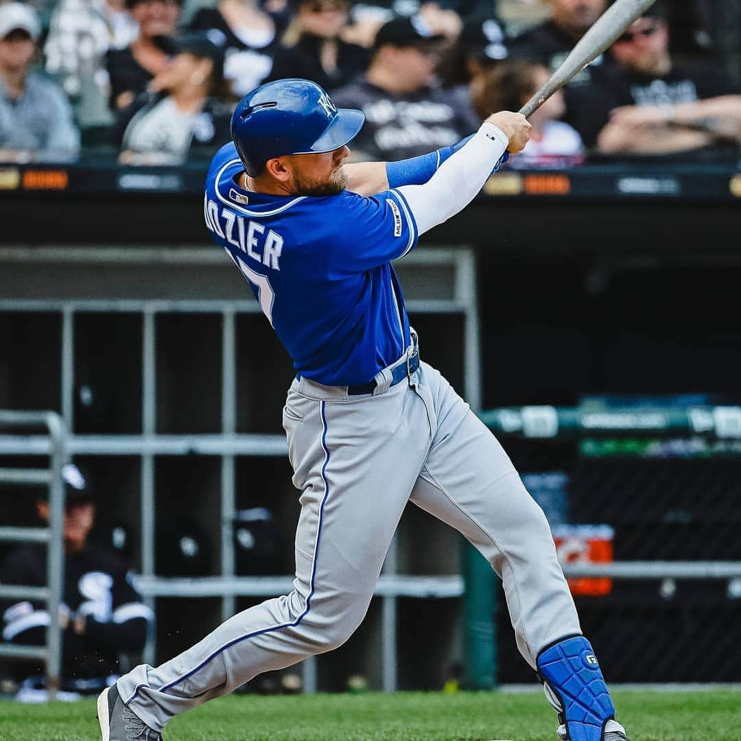 カンザスシティ・ロイヤルズさんのインスタグラム写真 - (カンザスシティ・ロイヤルズInstagram)「Dozier, Hunter. Deciding homer. #AlwaysRoyal」4月18日 8時07分 - kcroyals