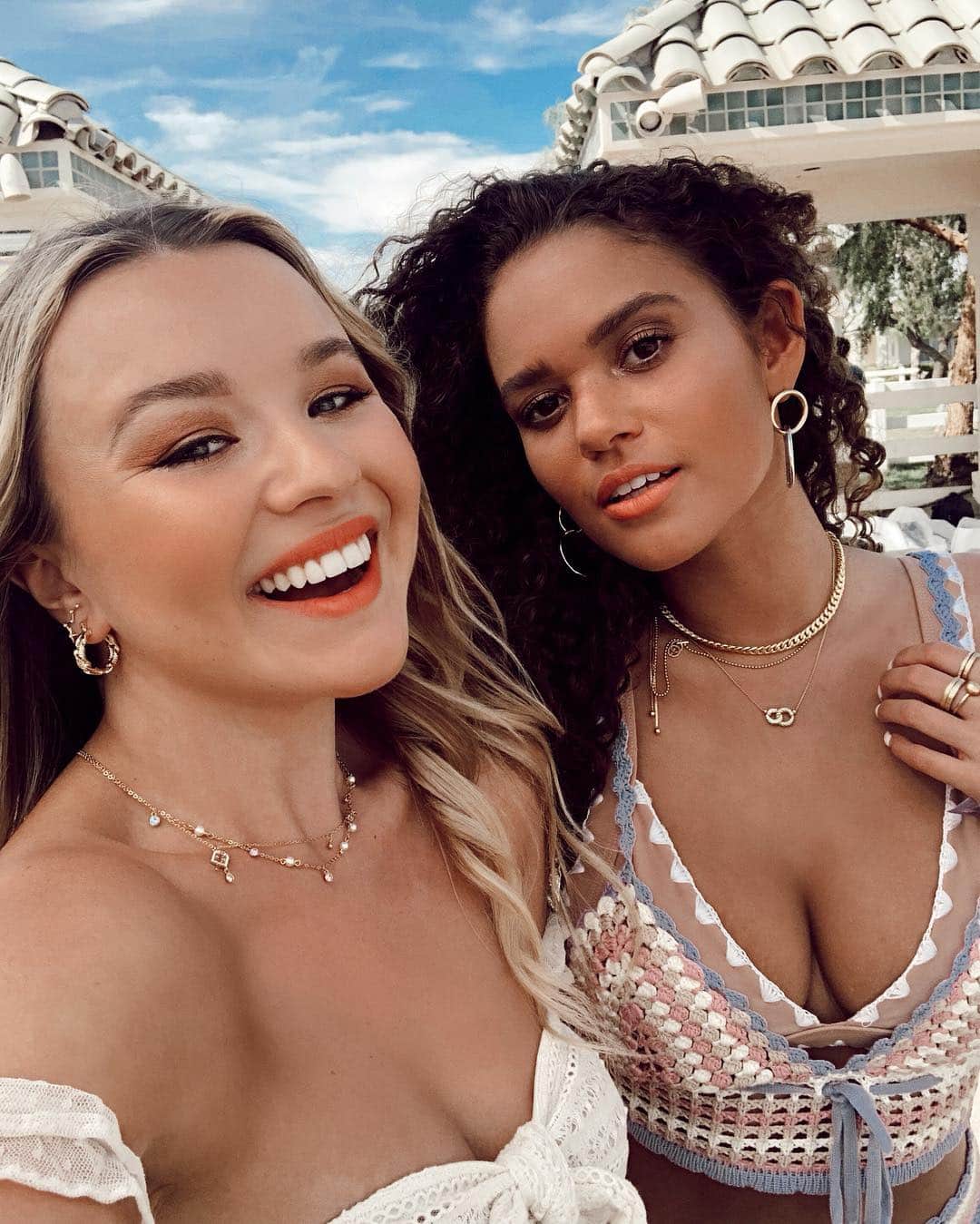 トーリ・ウェブスターのインスタグラム：「Cheers to us!! For surviving another festival weekend together 🌵♥️ Love you. @madisonpettis」