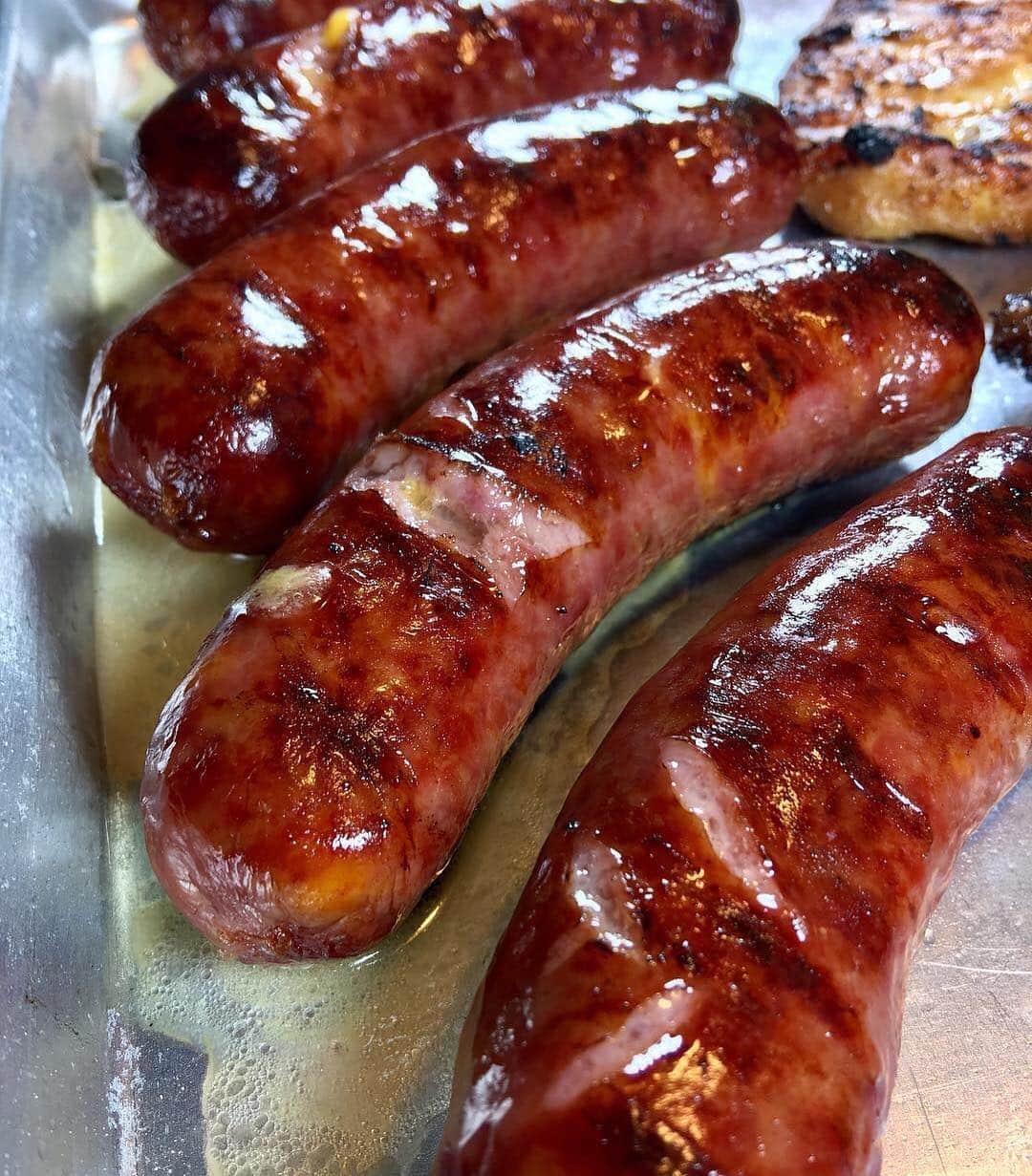 ジョンソンヴィルのインスタグラム：「You've enjoyed #Johnsonville on the grill, but how about the smoker? There's no denying the next level taste of these smoked Cheddar Brats! Take it from @legitbbq who recently share this mouth watering creation with the #insta world. . . . the finished pork tenderloins, chicken breasts, and johnsonville cheddar beer bratwurst. smoked for about 90 min on my oklahomajoes using kingsford charcoal, hickory splits and cherry chunks via @legitbbq」