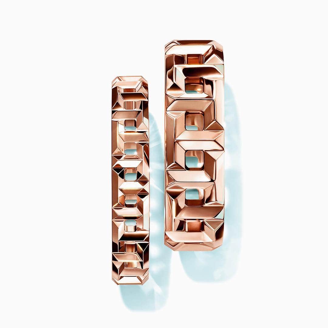 ティファニーさんのインスタグラム写真 - (ティファニーInstagram)「Yours & mine. #TiffanyT True rings are the gold standard, bar none. Tap to make it a double.」4月18日 6時46分 - tiffanyandco