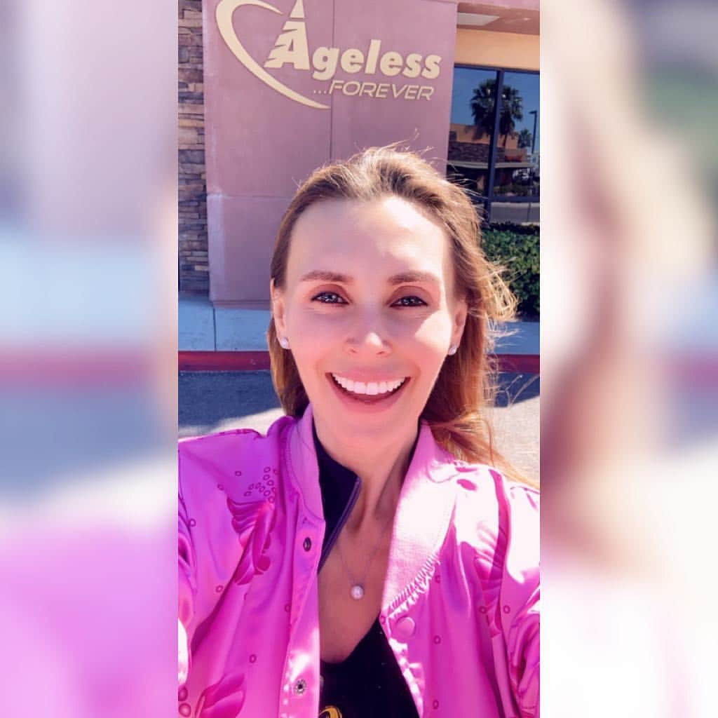 ターニャ・テイトさんのインスタグラム写真 - (ターニャ・テイトInstagram)「Fighting the wind. Phoenix Marie I’m here for my #femiwave @agelessforeverlv —- —- —- #tanyatate #queentanyatate #agelessforever #agelessforeverlv #postpregnancybody #lasvegas #phoenixmarie www.agelessforever.net/femiwave」4月18日 7時01分 - tanyatate