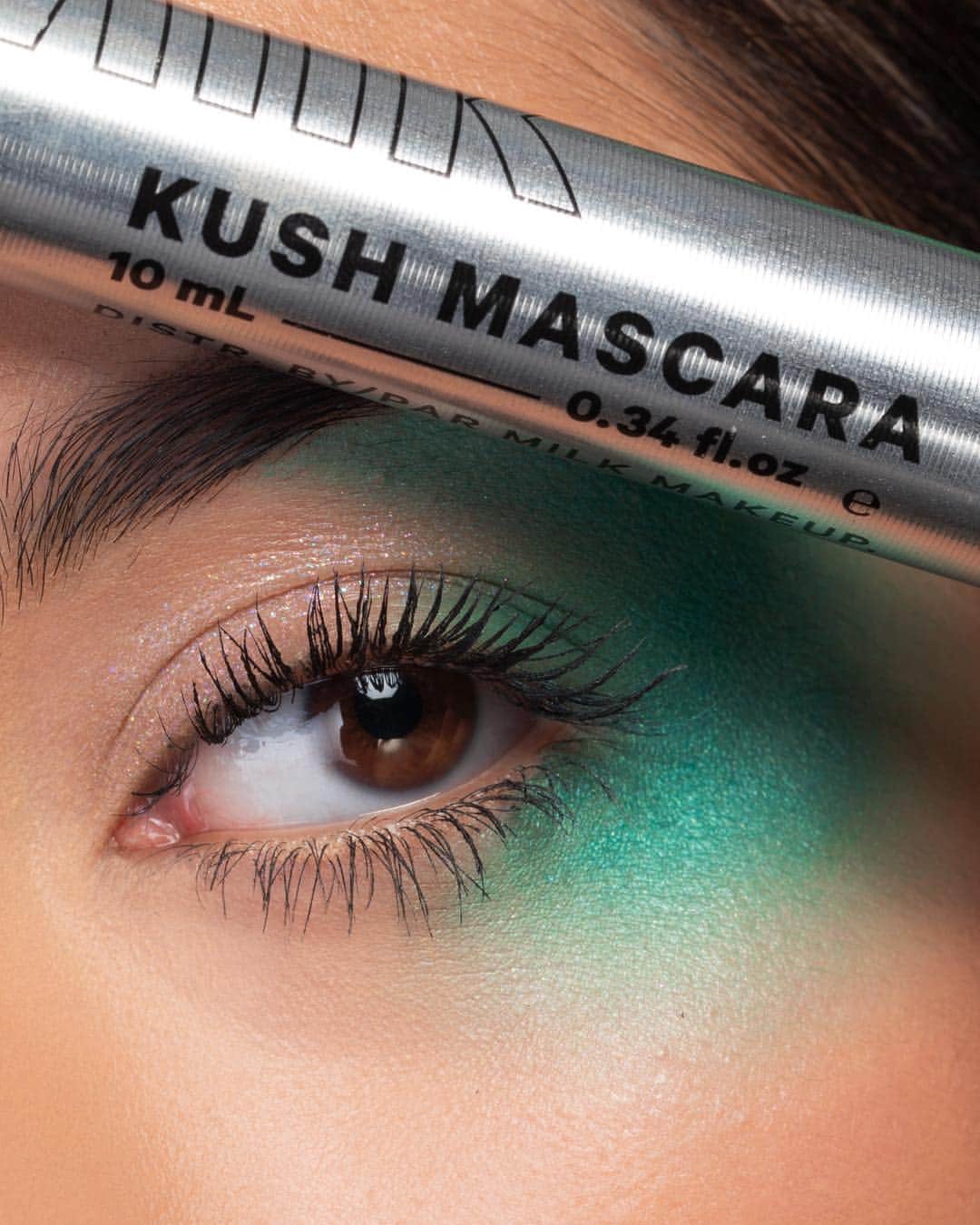 Milk Makeupさんのインスタグラム写真 - (Milk MakeupInstagram)「We don't like to pick favorites but... #kushmascara is that b*tch 💁🏻‍♀️ Leave a 💚 if you agree! 👇🏽 - OG kush mascara on our girl @just_dezzi from the Kush Casting Call 😍 - 🌿#countdowntokush: 3 days🌿 @sephora #takecarewithkush」4月18日 7時13分 - milkmakeup