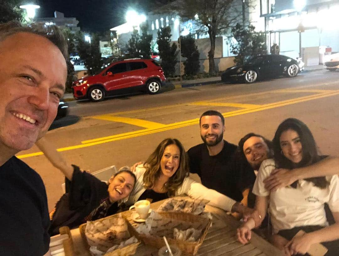 Susana Vieiraさんのインスタグラム写真 - (Susana VieiraInstagram)「Páscoa em família !!! Começou 🐰🐰🐰🐰 @djrodrigovieira @ketryngoetten  @rafcard @_cardoso9 @ohmichellee」4月18日 7時15分 - susanavieiraoficial