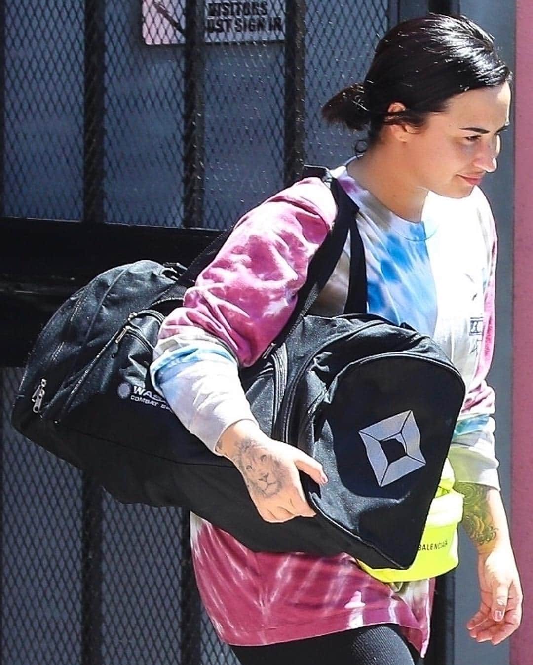 Just Jaredさんのインスタグラム写真 - (Just JaredInstagram)「@ddlovato gets in a mid-week boxing workout! #DemiLovato Photos: Backgrid」4月18日 7時26分 - justjared