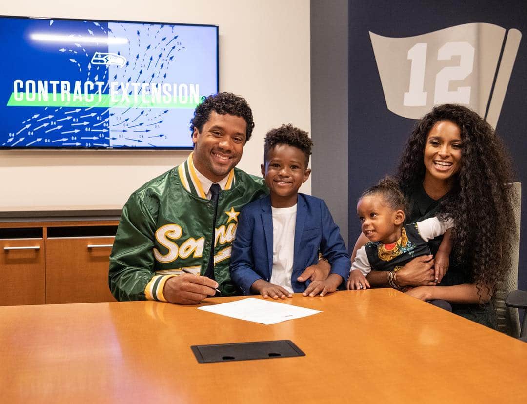ラッセル・ウィルソンのインスタグラム：「My joy. My life. My everything. I thank God everyday for you 3! Love you all! @Ciara #SigningDay @Seahawks」