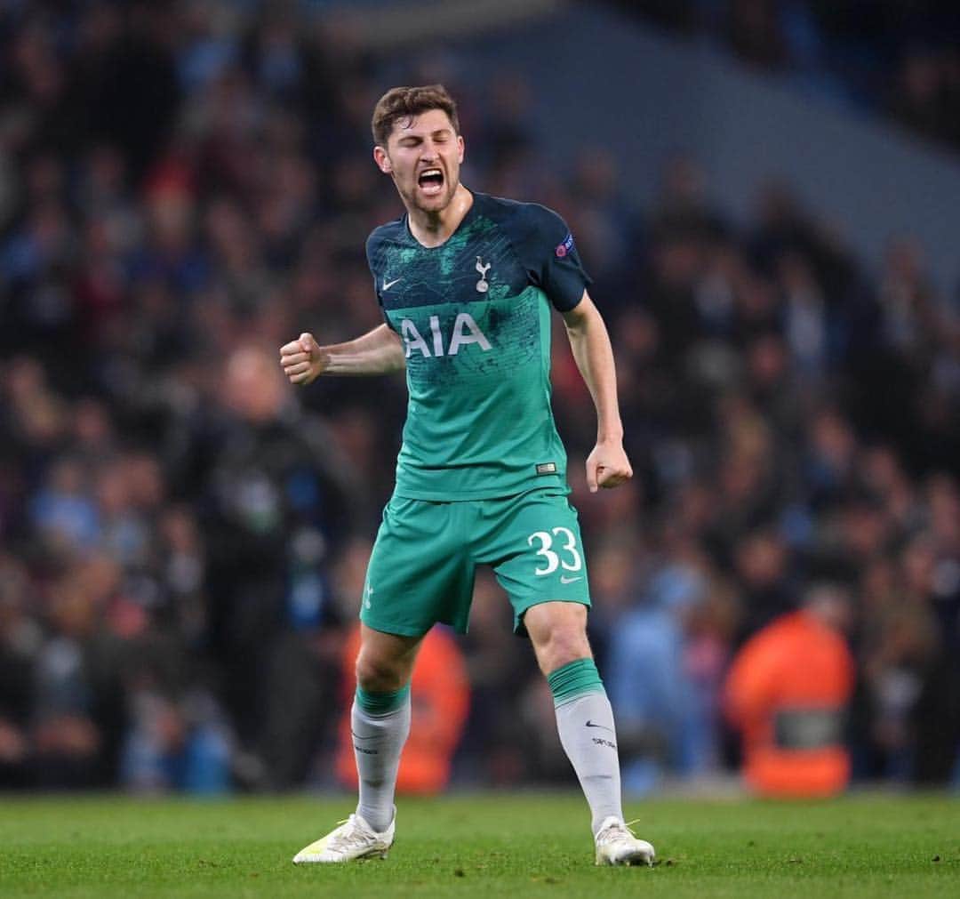 ベン・デイヴィスのインスタグラム：「An amazing night!! Buzzing to be through to the semi’s!!! #UCL #COYS」