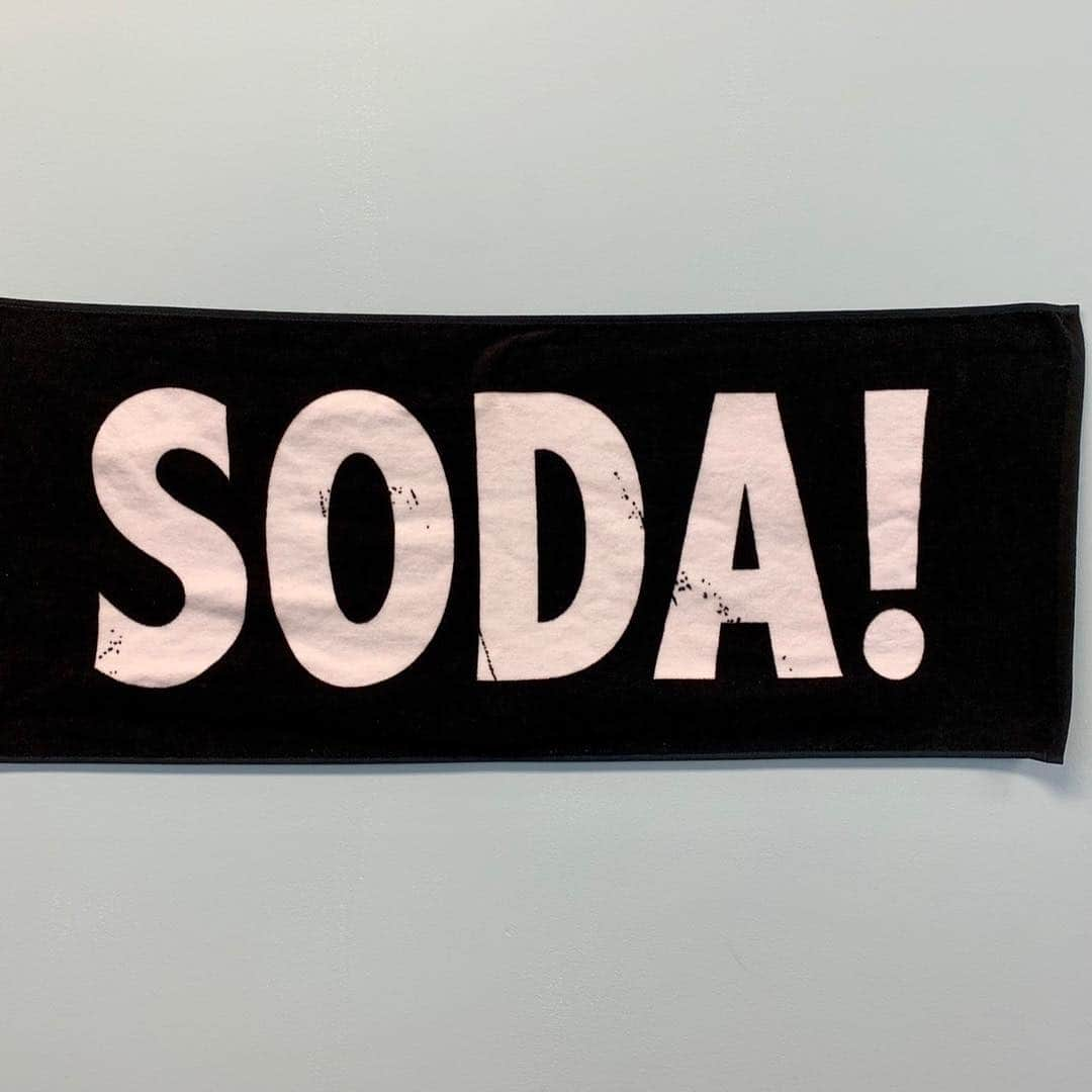 浅野忠信さんのインスタグラム写真 - (浅野忠信Instagram)「SODA! アルバム発売記念ライブ!にて販売するバッヂ!とタオル!最高な出来上がりです!(^o^)!当日アルバムジャケットステッカーも無料配布できるように頑張ってます! 4/25!新代田フィーバー! 4/27!湯河原温泉歌謡! 4/28!神戸078MUSIC! GETPOWER!」4月18日 7時44分 - tadanobu_asano