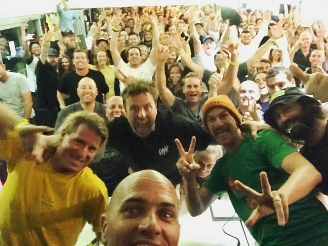 ケリー・スレーターさんのインスタグラム写真 - (ケリー・スレーターInstagram)「Thanks to everyone who came out to #AintThatSwell with the @theswellian and @vaughandeadly last night at the Torquay Bowls Club. @markocchilupo and @bradgerlach showed up and we had a swell time talking absolute trash about each other. But in all seriousness, it was a blast to dive into old times and celebrate #BellsBeach for the #RipCurlPro. Hope to see everyone down there this Easter at the event. And apologies as I’ve forgotten all of your handles everyone in the crowd gave me to tag today! Thanks for the group shot.」4月18日 7時50分 - kellyslater