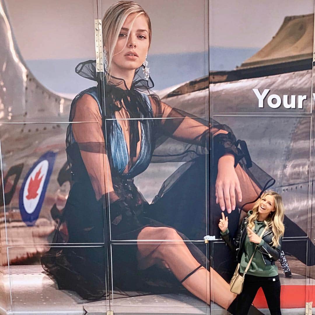 ダニエル・クヌッドソンさんのインスタグラム写真 - (ダニエル・クヌッドソンInstagram)「🙏🏼🇨🇦Love coming back home and seeing my self larger than life 🙈 never gets old ALWAYS GRATEFUL for every job 🙏🏼🇨🇦 Photo: @gregswalesart  For @official_wem . . . . . . . . . . . . . . . . . . . . #WEM #westedmontonmall #campaign #canada #grateful #lovemyjob」4月18日 8時06分 - danielleknudson1