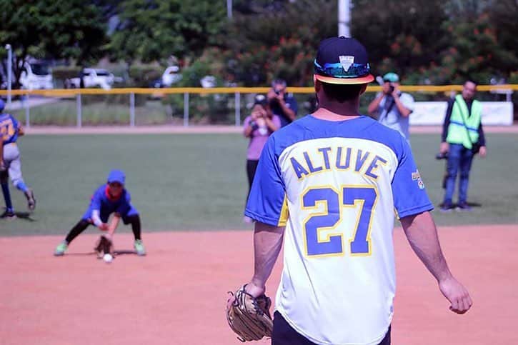ホセ・アルトゥーベのインスタグラム：「⚾️ = ❤️」