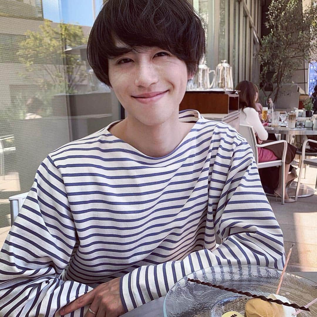 のインスタグラム：「良い休日でした🎉 #なんかしゃくれてない？」