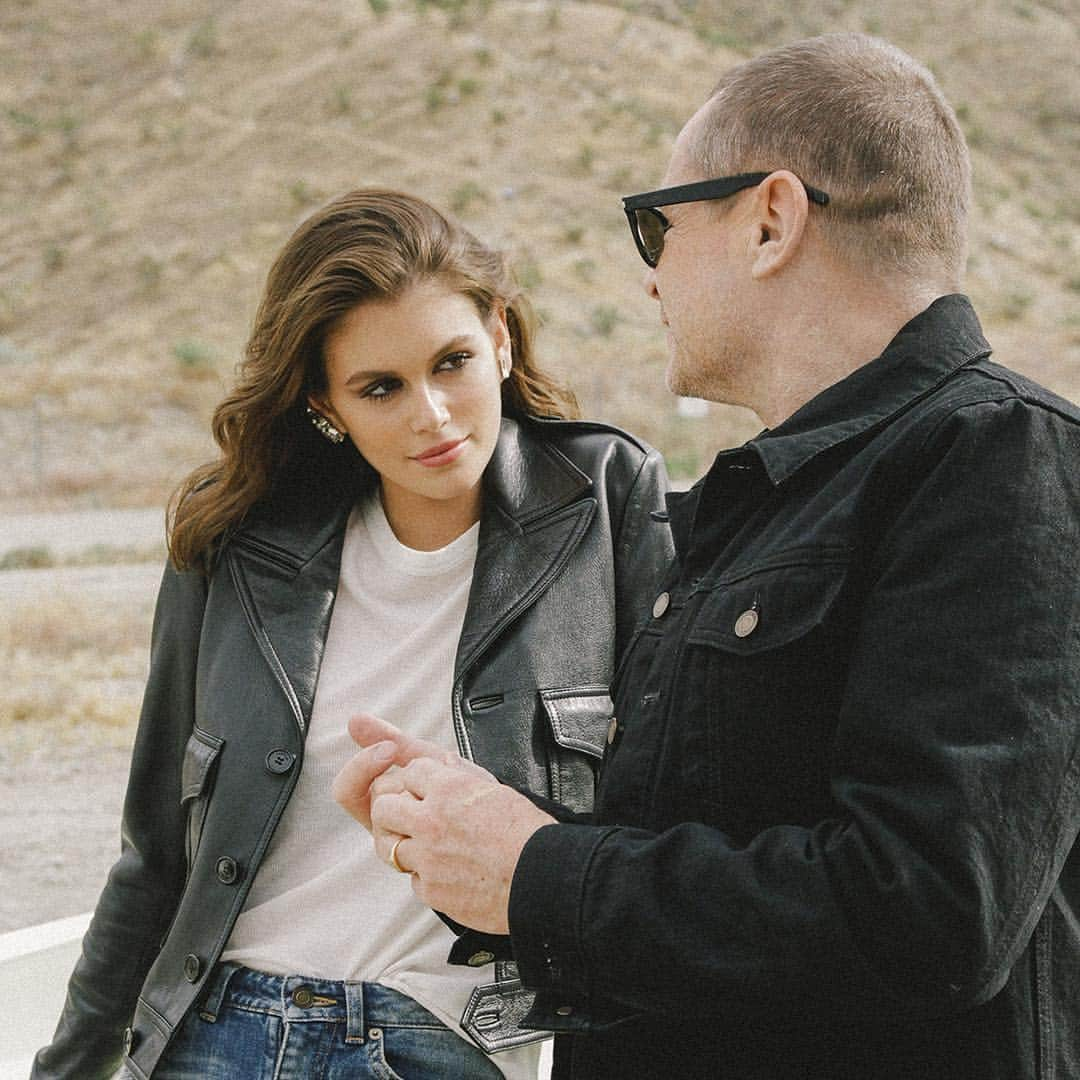 Yves Saint Laurent Beautyさんのインスタグラム写真 - (Yves Saint Laurent BeautyInstagram)「You’d be surprised what you’ll find when you dare to take a roadtrip… @kaiagerber and @tompecheux, Global Beauty Director for YSL Beauty #yslbeauty #yslbeautystation #palmsprings #rougevolupteshine」4月17日 23時07分 - yslbeauty