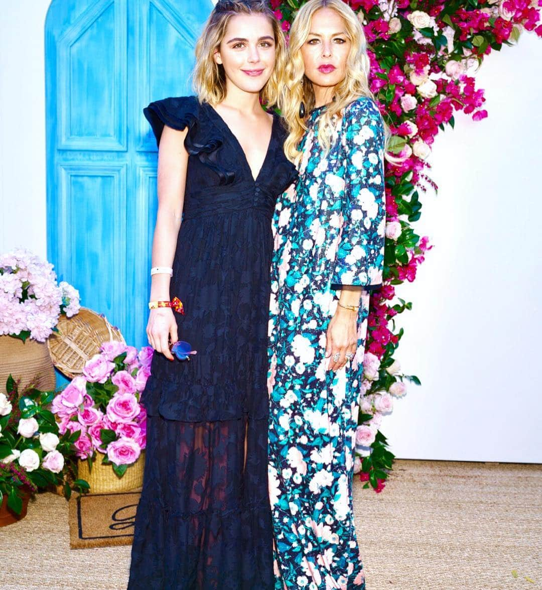 レイチェル・ゾーさんのインスタグラム写真 - (レイチェル・ゾーInstagram)「When #skyandkaius can’t miss a 📸 moment with these beauties stunning in @shoprachelzoe at #ZOEasis #coachella .. slide through to see my favorite looks of the night and shop link in bio 💋@thezoereport #WCW #springstyle xoRZ」4月17日 23時07分 - rachelzoe