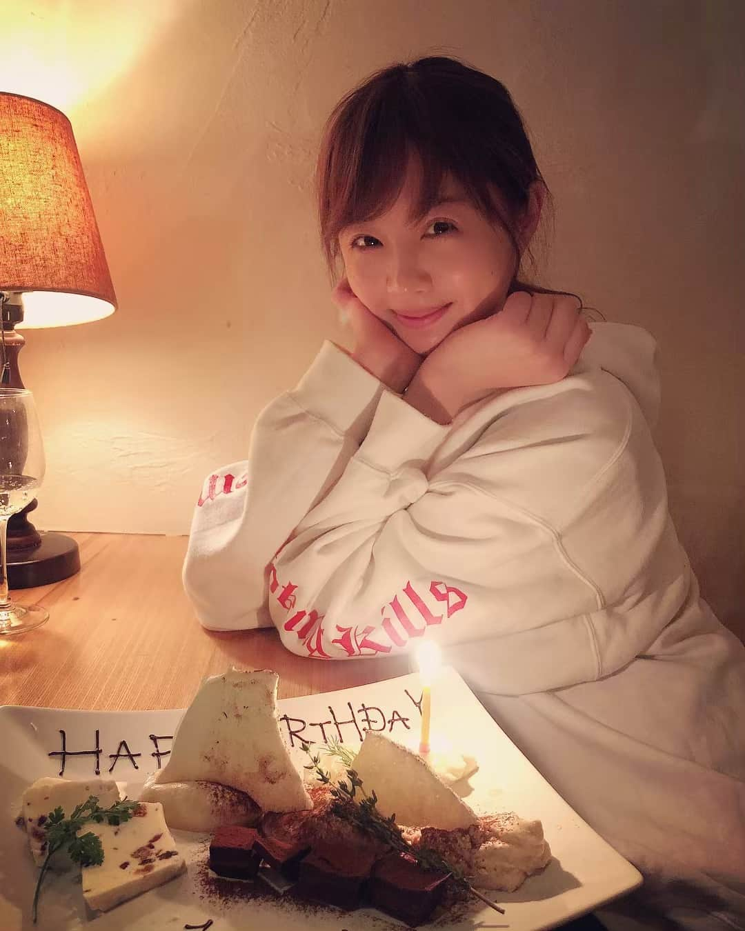 熊江琉唯さんのインスタグラム写真 - (熊江琉唯Instagram)「今日誕生日を迎えました🎂たくさんのメッセージなどなどありがとうございますーーー😊💗💗💗 今年も私らしく頑張ります💪 皆さんに沢山の楽しさ届けたい！！！好きなことを好きなだけ！！！ これからも見守っててくださいまし👶  ご飯とケーキのプレートでお腹いっぱいだあああ明日はもう食べなくて良いな！ふう！  #me #birthday #dinner #thankyoueveryone #誕生日 #ずっと見た目年齢20歳がいいな #誕生日プレゼントは鯖缶 🎁」4月17日 23時20分 - ruikumae