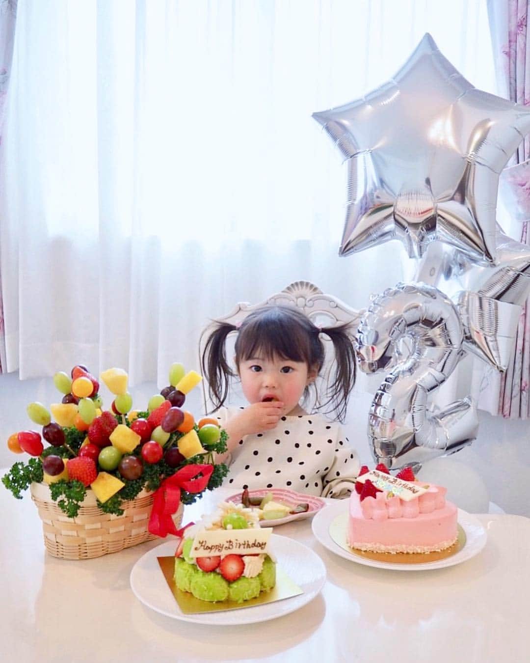 こままりえさんのインスタグラム写真 こままりえinstagram 2nd Birthday 4月16日で2歳になった娘ちゃんの お誕生日会 を週末に自宅で 今年はゲストを呼ばずに 家族だけでこじんまりと開催 第二子の出産が近いので 手作り はせずに並べただけ