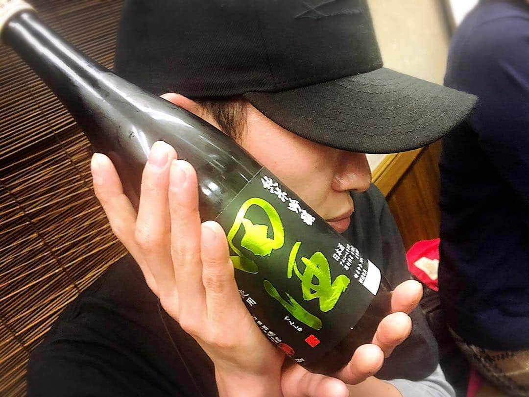 YOMIさんのインスタグラム写真 - (YOMIInstagram)「諸々終わって焼肉食べて帰ってます〜。 田酒グイ！ #北新宿 #鯉のぼり #焼肉 #シン君」4月17日 23時30分 - nightmare.yomi