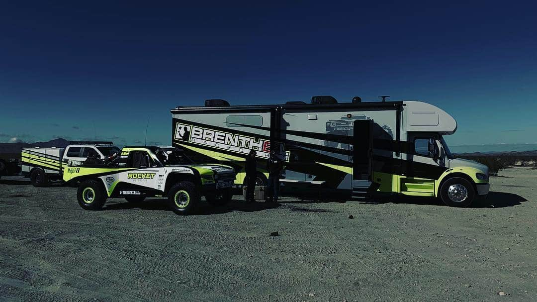 ジェンソン・バトンさんのインスタグラム写真 - (ジェンソン・バトンInstagram)「Tested the spec Trophy truck yesterday and did a couple of passenger rides. Always fun seeing people’s reaction post run in these trucks! @brenthelindustries」4月17日 23時31分 - jensonbutton