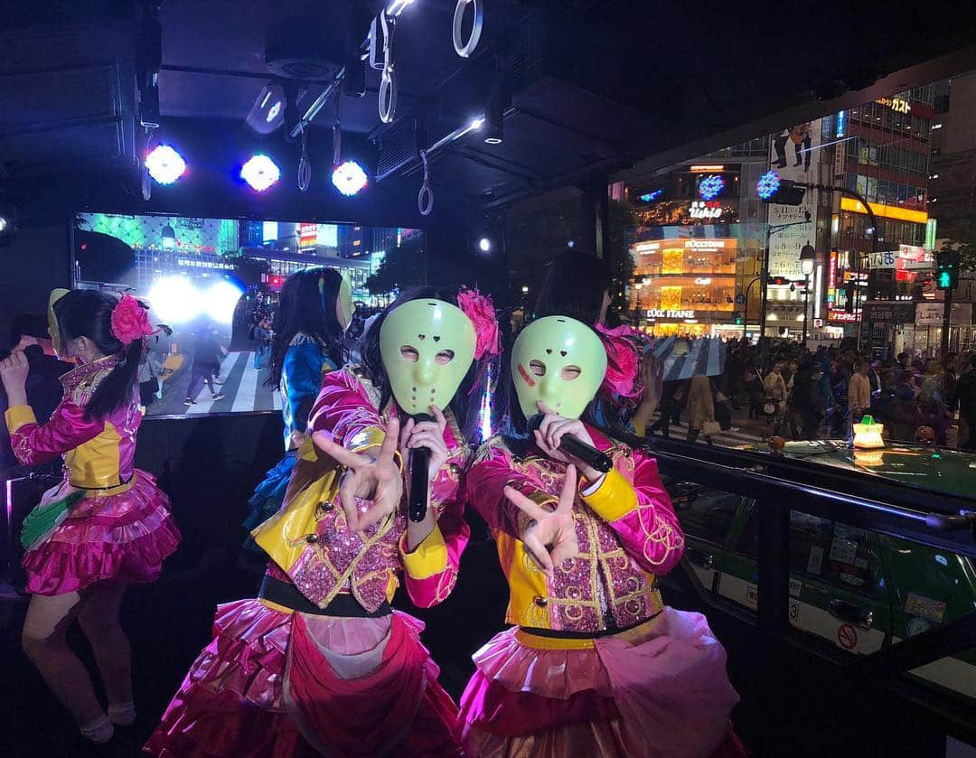 陽向こはるさんのインスタグラム写真 - (陽向こはるInstagram)「仮面女子のライブバスに乗って、秋葉原、上野、渋谷などを回りましたー！！ 沢山宣伝できてよかったー😊💓 #仮面女子 #ライブバス #秋葉原 #渋谷 #上野 #渋谷スクランブル交差点」4月17日 23時35分 - coharuhinata