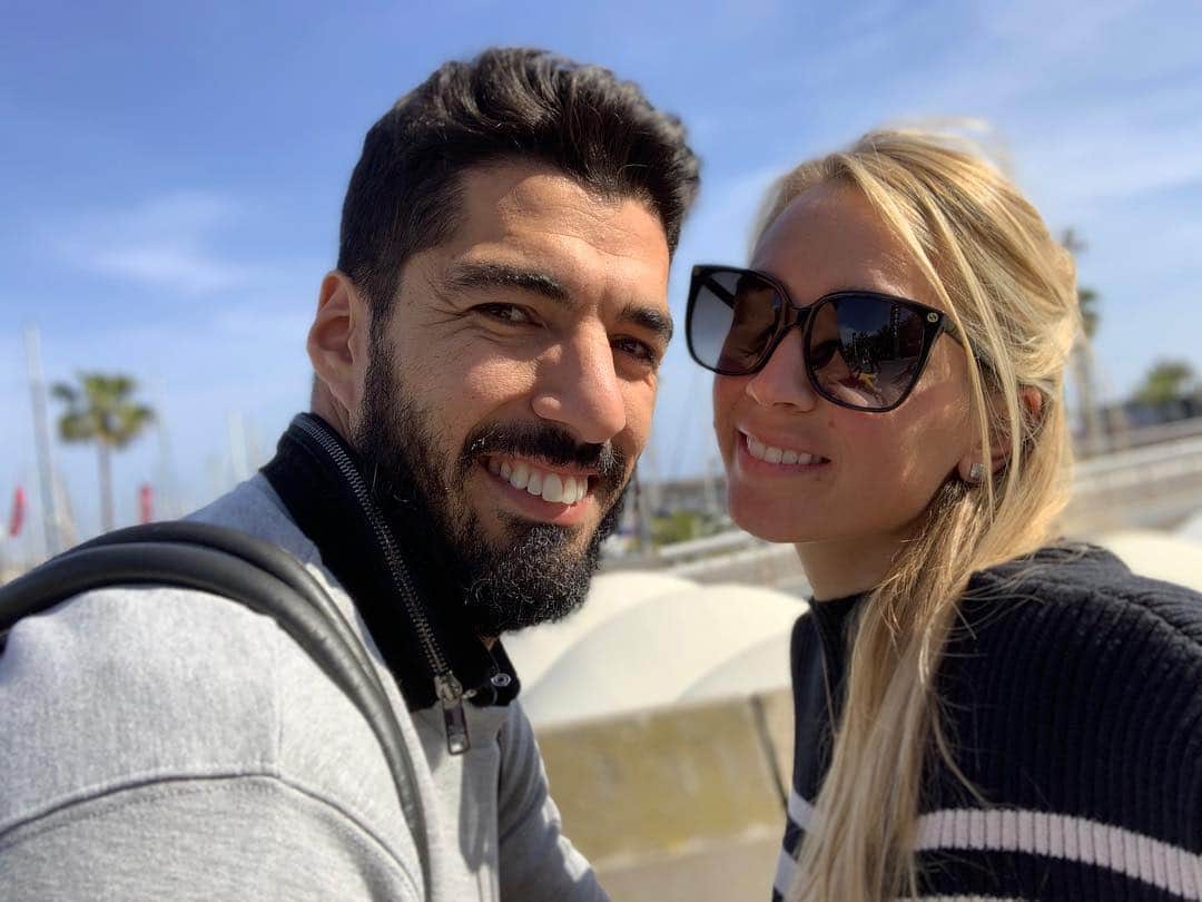 ソフィア・バルビのインスタグラム：「❤️❤️❤️ @luissuarez9」