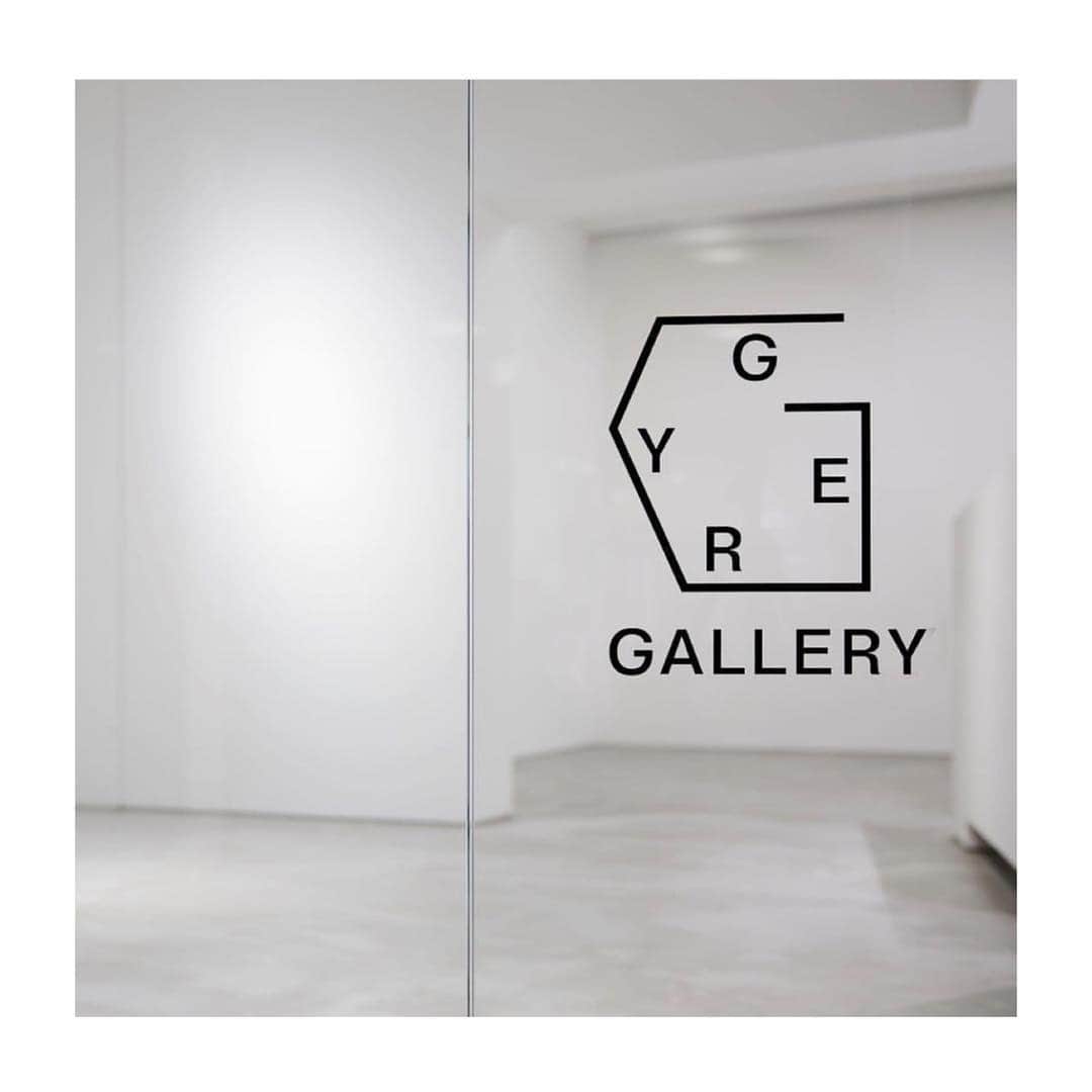 HiRAO INCさんのインスタグラム写真 - (HiRAO INCInstagram)「. Grand Opening of NEW GYRE GALLERY. . 2019年4月19日(金)、「EYE OF GYRE」は「GYRE GALLERY」と名前を変えリニューアルオープンします。  新たな「GYRE GALLERY」の空間を手掛けるのはGINZA SIXのコンセプトワークやMEDIA AMBITION TOKYOのアーティスティックディレクターを務める、JTQ谷川じゅんじ、空間の設計はスイスを拠点に活動する建築家 古代裕一とトーマス・ヒルデブラントが担当。 新たなギャラリーのロゴデザインはvillage ®長嶋りかこが手がけました。 . 展覧会の企画はGYREの総合プロデュースを手掛けるHiRAO INC平尾香世子、 そして多くの展覧会を様々な美術館やギャラリーでキュレ―ションを行ってきたインディペンデントキュレーター飯田高誉がディレクターを務めます。 .  April 19th 2019, EYE OF GYRE reopens as GYRE GALLERY. Creative direction for the renewal and the new GYRE GALLERY space is by Junji Tanigawa of JTQ, who also handles concept work for GINZA SIX and is the artistic director for MEDIA AMBITION TOKYO. The space is designed by Yuichi Kodai and Thomas Hildebrand, architects who are based in Switzerland. The logo design for the new gallery is by Rikako Nagashima (village®). Kayoko Hirao of HiRAO INC, the overall producer of GYRE, handles exhibition planning and curation, with direction by Takayo Iida, an independent curator with a powerful reputation derived from exhibitions curated at many different art museums and galleries. . #gyre #Gyregallery #ジャイル＃ジャイルギャラリー」4月17日 23時41分 - kayokohirao