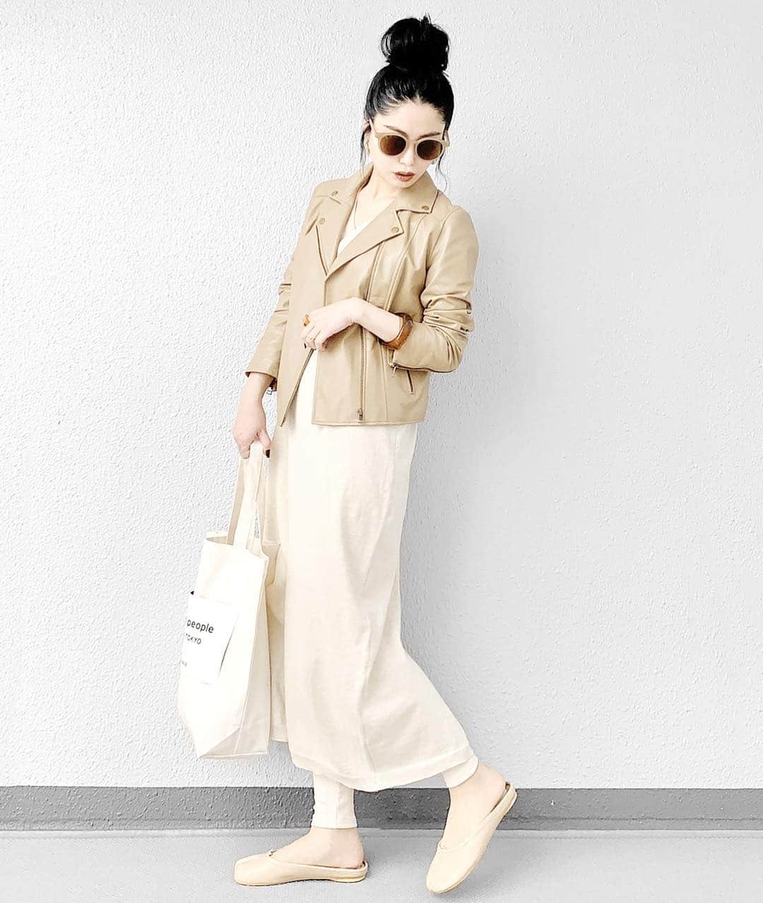 lve_xxxxのインスタグラム：「.﻿ .﻿ LVEU. 立ち上げのご報告に関しまして﻿ 沢山のお言葉を頂戴し本気泣き😭滝涙﻿ ﻿ コメントDM LINE等﻿ 有難う御座います😭😭😭﻿ ﻿ 未熟者では御座いますが…皆様﻿ お力添えの程、何卒願い致します🙇‍♀️🖤﻿ ﻿ ﻿ 本日のコーデ。﻿ ﻿ 本日告知予定だったので﻿ ここぞとばかりに LVEU. アイテムを﻿ 着ておりました😂笑  @lveu.official﻿ ﻿ OPEN記念として着用している﻿ #リアルレザーライダース を﻿ Special priceで、ご用意する予定です☺︎﻿ ﻿ 今からライダースなんて、暑いわ🥵﻿ いらねーー🙅‍♀️とのお言葉を﻿ 頂きそうですが 笑﻿ ﻿ 柔らかいラムレザーでOPEN記念 ﻿ Special priceなのでお得かと🙆‍♀️﻿ ﻿ 秋冬物 早めに準備如何ですか？笑 色味が、かわええんですわ🧸﻿ ﻿ ワンピースは﻿ リネン混のニットOP﻿ ﻿ ゆるゆる万歳🙌の楽チンワンピです。﻿ ﻿ 夏場活躍する事間違いなし！﻿ 今日はライダース羽織っても﻿ 半袖地味に寒かった 🥶爆﻿ ﻿ そして、そして﻿ ちょっと匂わせ投稿した(笑)﻿ #足袋ミュール﻿ ﻿ やっと言えたぁぁぁぁ！﻿ これ履くだけでお洒落に見える💯笑﻿ ﻿ アクセも最近捕獲した﻿ かわええヤツなので、またUPします🖤﻿ ﻿ 小出しに LVEU. のアイテム﻿ 投稿していきますね？←﻿ ﻿ 是非ご検討ください🙇‍♀️🖤﻿ ﻿ ﻿ 長くなってしまった。#Blogかよ 爆﻿ 最後までご覧頂き有難う御座いました！﻿ ﻿ －－－－－－－－－－－－－－－－－－﻿﻿﻿﻿﻿﻿﻿﻿﻿﻿﻿﻿﻿﻿﻿﻿﻿﻿﻿ ﻿﻿﻿﻿﻿﻿﻿﻿﻿﻿﻿﻿﻿﻿﻿﻿﻿﻿﻿ item詳細(ブランド・サイズ等)に﻿﻿﻿ 関しましては﻿﻿﻿﻿﻿﻿﻿﻿﻿﻿﻿【WEAR】を﻿﻿﻿ ご参照くださいませ🙇‍♀️♡﻿﻿﻿﻿﻿﻿﻿﻿﻿﻿﻿﻿﻿﻿ ﻿﻿﻿ WEAR ： lvexxxx ﻿ ﻿﻿﻿ －－－－－－－－－－－－－－－－－－﻿﻿﻿ ﻿﻿」