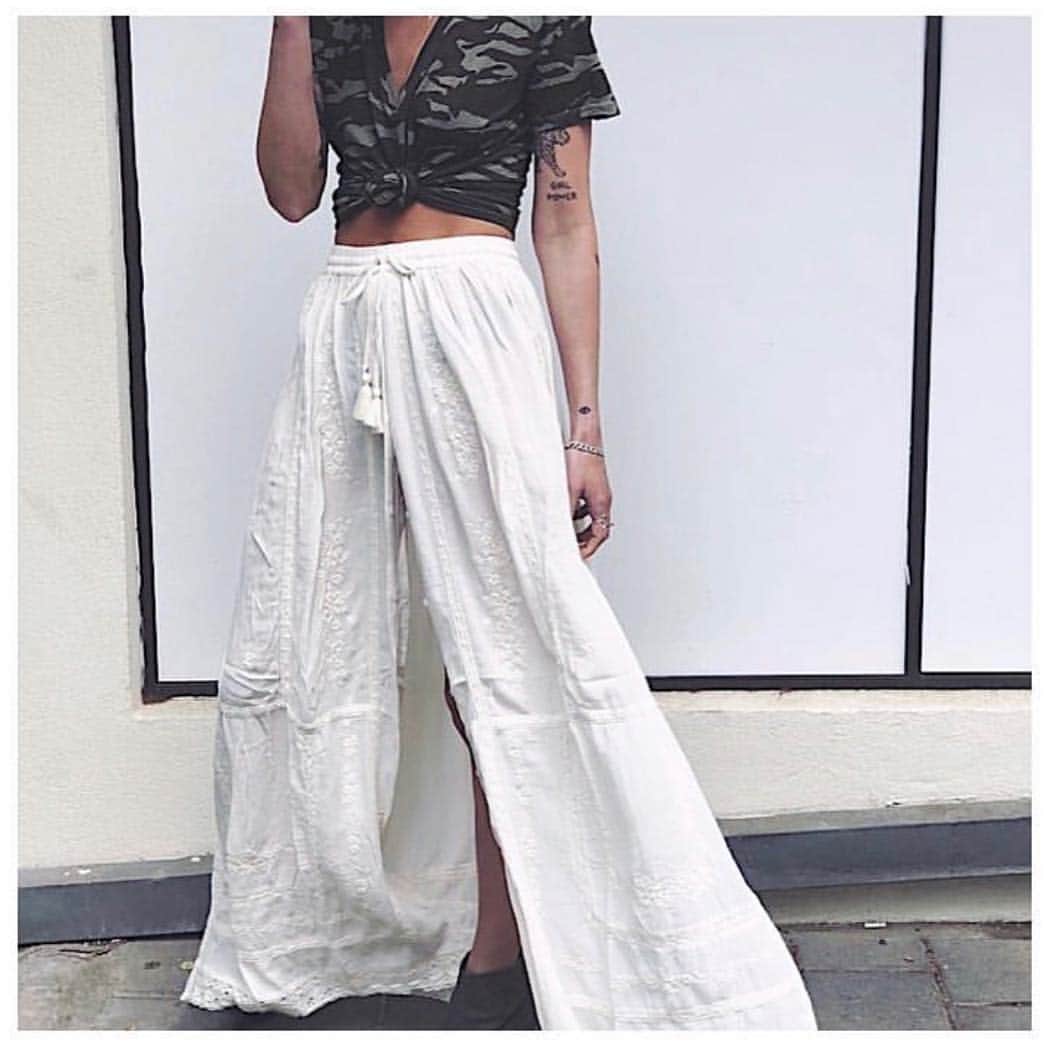 スターメラさんのインスタグラム写真 - (スターメラInstagram)「⭐️STELLA MAXI SKIRT  Button down front cotton maxi skirt detailed with lace and embroidery. 📸 @deapartment . . . . . . . . #starmelauk #love#wednesday #summerallyear #starmela#love#jadore #worldhandicrafts #everyoccasion #rajasthan #london #love#traditionalhandcraft #india#inspiredesign #savoirfaire#paris#jadore#starmelauk#starmelabags #starmela#smallsg#merci#ss19#bohochic#bohostyle#losangeles#newyork#starmela#jaime」4月17日 23時45分 - starmelauk