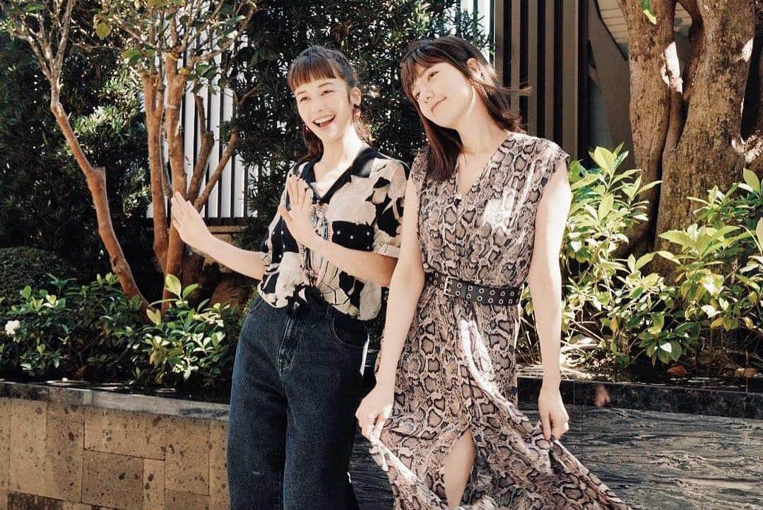 パフ・クオさんのインスタグラム写真 - (パフ・クオInstagram)「花咲了女孩🌸  堂姊妹之C門町的愛情冒險💗 🤣🤣🤣 #花咲了女孩  #羅琳  #蕾蕾  #allsaintstaiwan  @allsaintstaiwan」4月17日 23時58分 - aohsuehfu