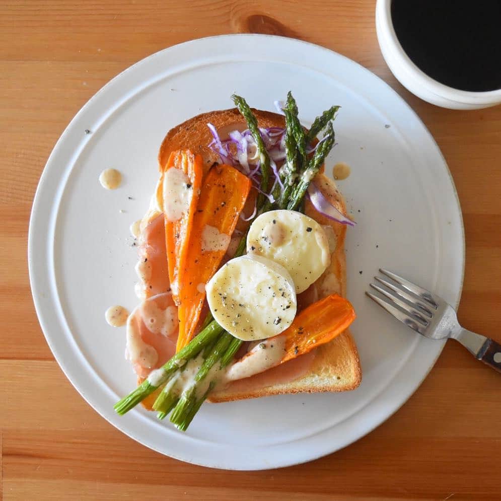 山崎佳のインスタグラム：「Today’s breakfast. 色々寄せ集め。」