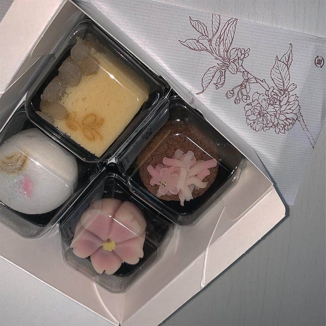 めがねさんのインスタグラム写真 - (めがねInstagram)「美味しいわ #和菓子 チャンズ」4月18日 0時01分 - iam.megane