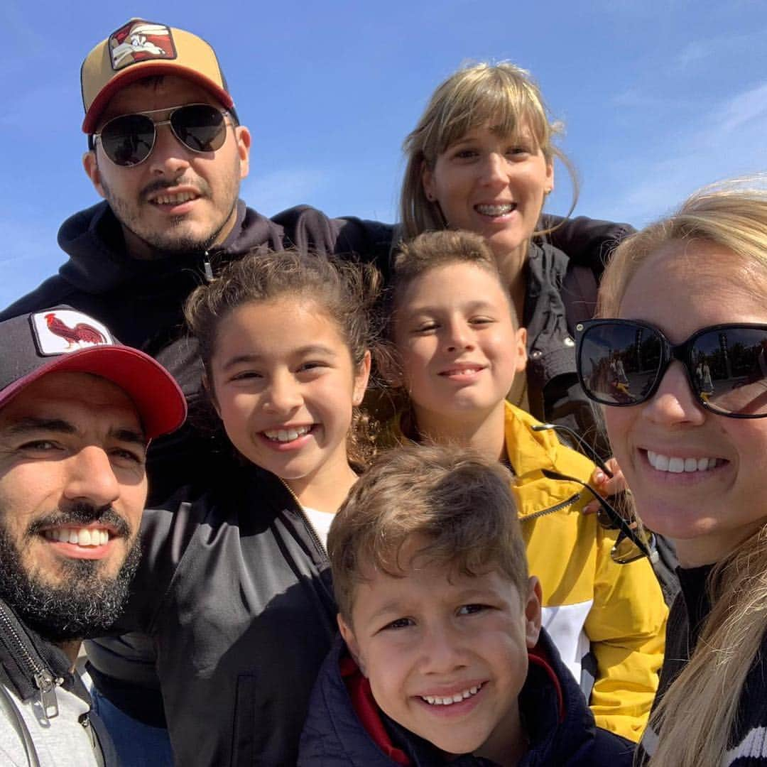 ルイス・アルベルト・スアレスさんのインスタグラム写真 - (ルイス・アルベルト・スアレスInstagram)「Disfrutando de paseo en familia 👌🌞👏 @sofibalbi #primos」4月18日 0時02分 - luissuarez9