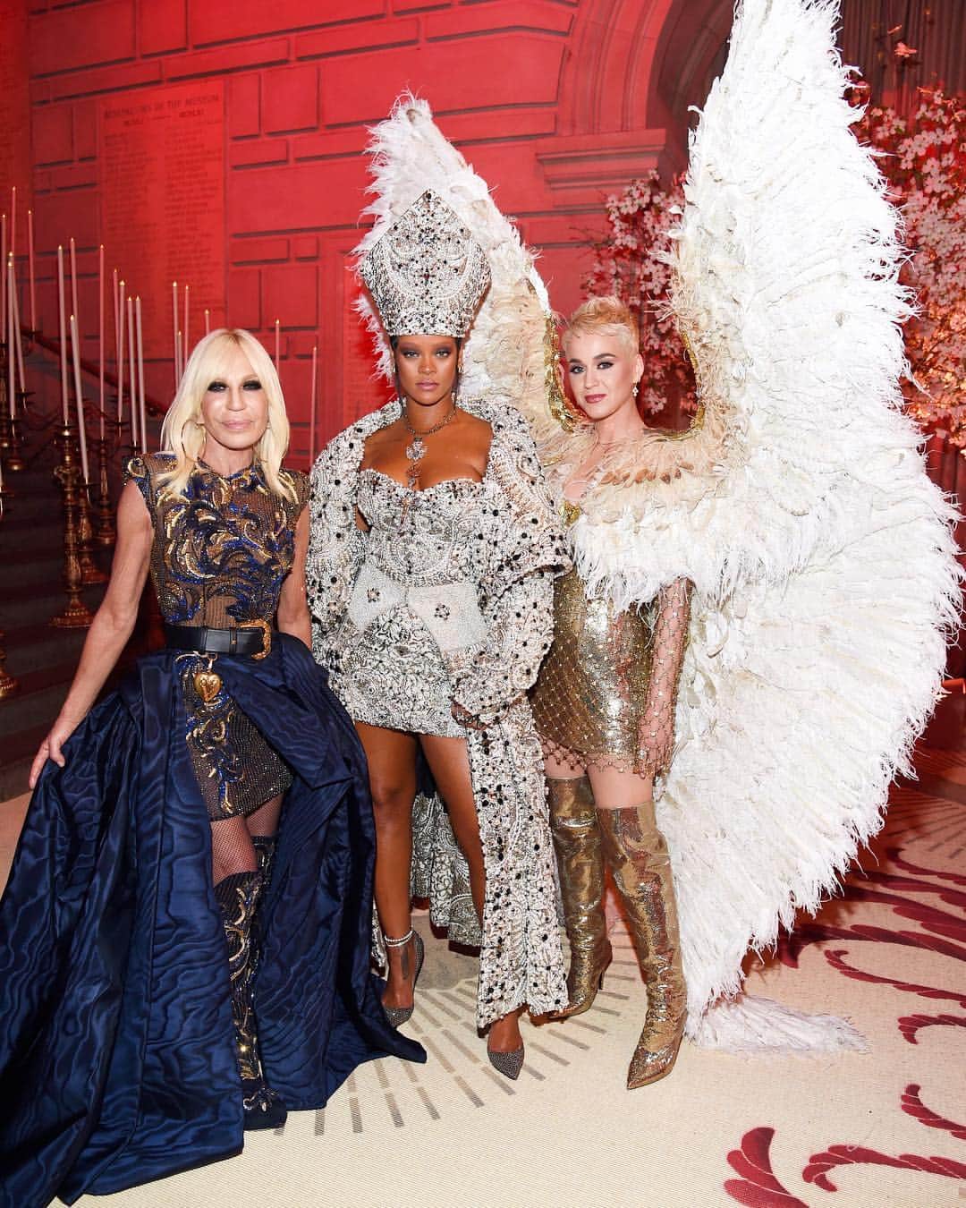 British Vogueさんのインスタグラム写真 - (British VogueInstagram)「Preparations for the 2019 #MetGala began almost immediately after last year's event, with designers liaising with Hollywood’s most in-demand stylists, such as @ElizabethSaltzman and @KateYoung. From the guest list and the meticulous planning that goes into each look to party guidelines, click the link in bio for what to expect from the biggest fashion event of the year. #FirstMondayInMay」4月18日 0時02分 - britishvogue
