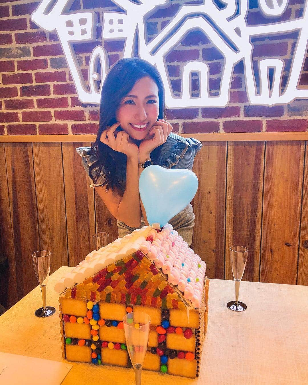 mimiさんのインスタグラム写真 - (mimiInstagram)「お菓子のお家🏠🍭🍪😋 ・ #snowyvillage #スノーウィビレッジ #新大久保 #新大久保カフェ #ビンス #ふわふわかき氷 #タピオカ #タピ活 #カフェ巡り #レセプションパーティー #インスタグラマー #インフルエンサー #PR #bts #kpop #韓国 #韓国女子 #だいたいカフェにいる #japanesegirl #model #influencer #instagrammer #맛있어요」4月18日 0時07分 - chan.mi3