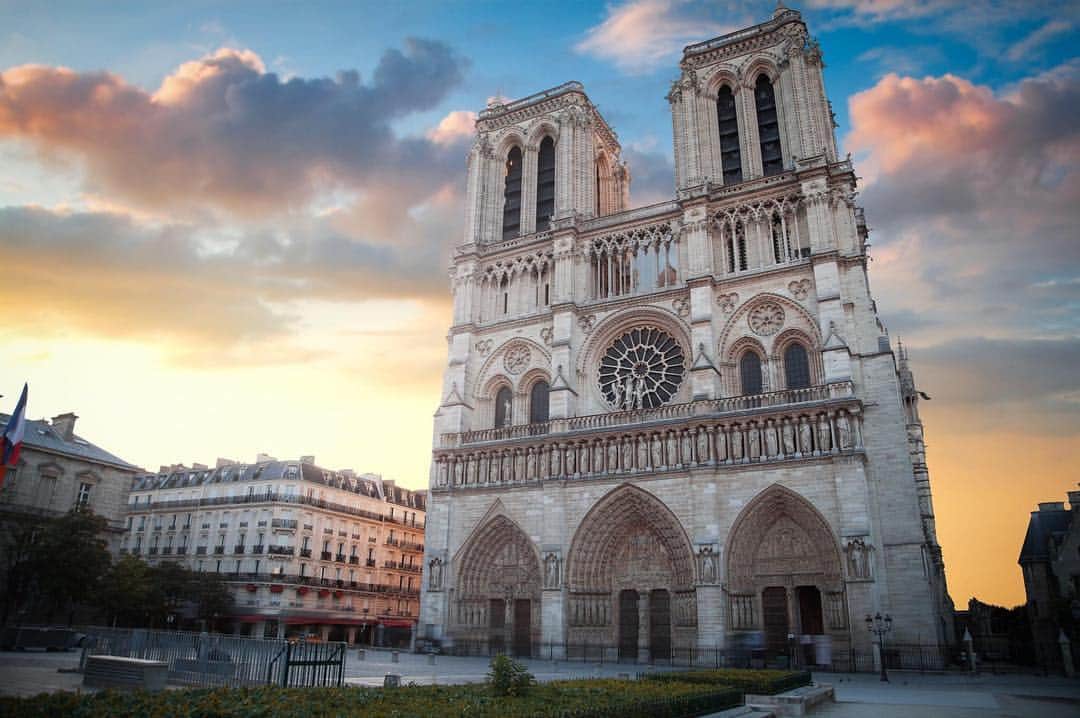 CANON USAさんのインスタグラム写真 - (CANON USAInstagram)「Photography allows us to remember and appreciate what is and once was. The Notre Dame Cathedral is a landmark that continues to inspire photographers from all over the world. As a community inspired by the power of the photo, let's celebrate the beauty of this historic site. Submit your photos to #MyCanonStory using our bio link so we can continue to share the memories that will always be cherished through photography.  Camera: #Canon EOS 5D Mark II Lens: EF 24-105mm f/4L IS USM Aperture: f/4 ISO: 160 Shutter Speed: 1/60 sec Focal Length: 24mm」4月18日 0時07分 - canonusa