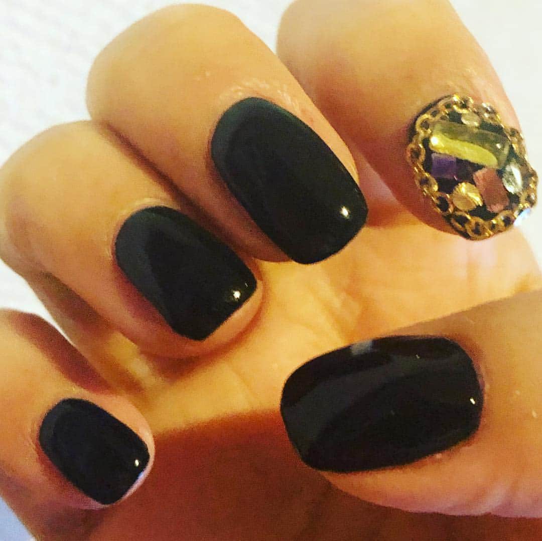 阿部洋子さんのインスタグラム写真 - (阿部洋子Instagram)「🎶 #new #nails #gelnails #black #nailstagram #nailsofinstagram #thankyou」4月18日 0時20分 - hirocoring