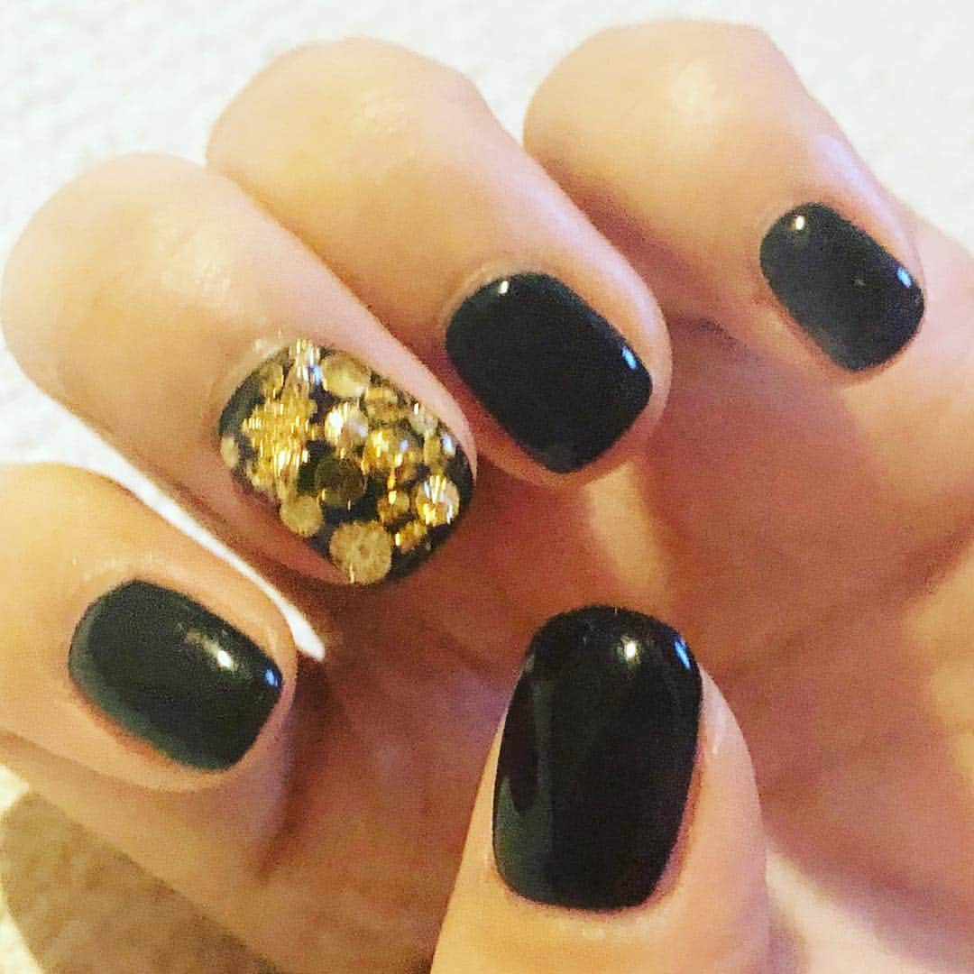 阿部洋子さんのインスタグラム写真 - (阿部洋子Instagram)「🎶 #new #nails #gelnails #black #nailstagram #nailsofinstagram #thankyou」4月18日 0時20分 - hirocoring