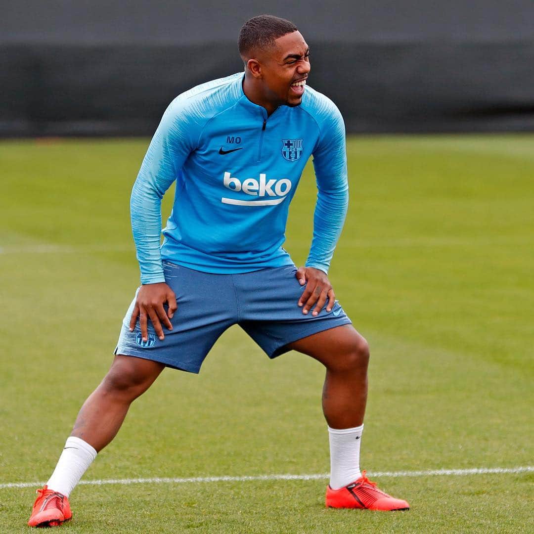 マウコム・フィリペ・シウヴァ・デ・オリヴェイラのインスタグラム：「FÉ ... AMÉM 🙏🏾🙌🏾🔴🔵⚽️😄😄」