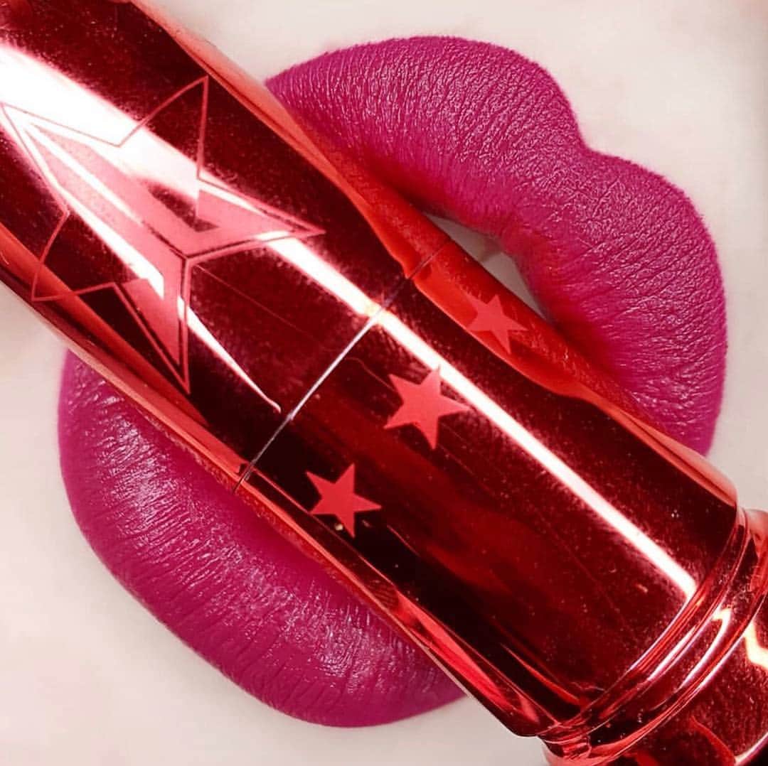 Jeffree Star Cosmeticsさんのインスタグラム写真 - (Jeffree Star CosmeticsInstagram)「SINISTER 😈😈 We know you all are hooked on our long wear #velourliquidlipstick formula BUT we highly recommend our #lipammunition if you’re looking for a stick #lipstick that has one swipe coverage 💋💋 Plus this #ammo component is  perfect for every #JSCcollection 💕💕 Photo by: @66xx.steph.xx66 in shade ‘Sinister’ #jeffreestarcosmetics #lipammo #satinlips」4月18日 0時34分 - jeffreestarcosmetics