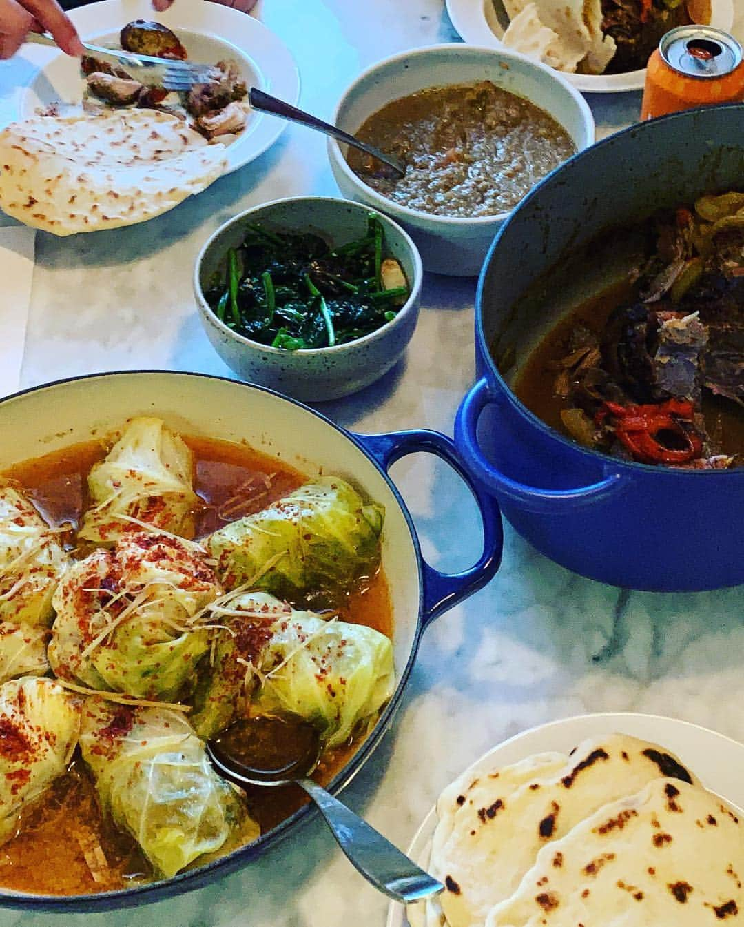 デイビット・チャンさんのインスタグラム写真 - (デイビット・チャンInstagram)「Stuffed 🥬 , lentils, pimento spiced roast pig, sautéed snow pea shoots, roti - 2019 is year of the stuffed cabbage & 🐷 🇦🇿 🇰🇷 🇨🇳 🇯🇵 🇯🇲 🇮🇳 🇺🇸 #gracewanted #uglydelicious」4月18日 0時35分 - davidchang