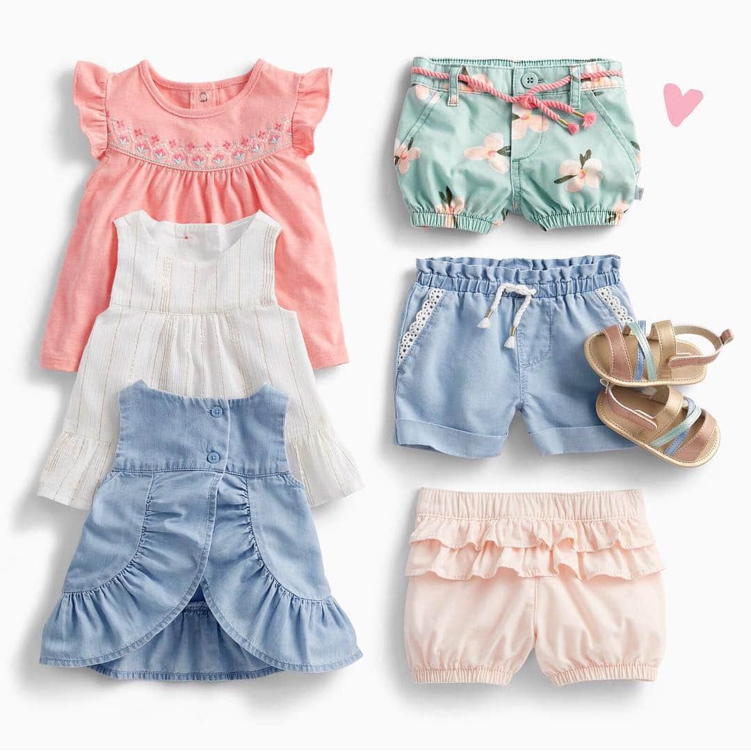 のインスタグラム：「Raise your hand if you love #ruffles! 🙋‍♀️ #frontandback #tuliptanks #rufflebackshorts #flowerstoo #evenembroidery #babybgosh #oshkoshkids」