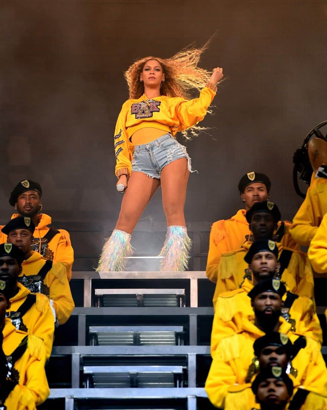 ハリウッド・リポーターさんのインスタグラム写真 - (ハリウッド・リポーターInstagram)「Beyoncé's concert film for Netflix, "a graduate dissertation in the aesthetics of black artistry", is here. Tap the link in bio to read the full #BeyonceHomecoming review. [@gettyentertainment]」4月18日 0時39分 - hollywoodreporter