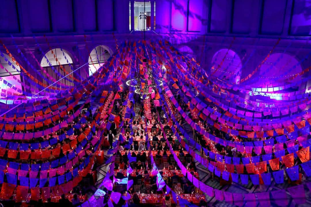 ブルックリン美術館さんのインスタグラム写真 - (ブルックリン美術館Instagram)「We asked our #BKArtistsBall guests to be ✨BOLD✨ and, wow, we were not disappointed! Thank you everyone who pulled up in support of the Museum last night! We’ll be uploading pictures on Facebook, but for now swipe ➡️ and enjoy some of the evening’s most 🔥 moments! (📸 Benjamin Lozovsky/BFA.com © BFA 2019)」4月18日 0時51分 - brooklynmuseum