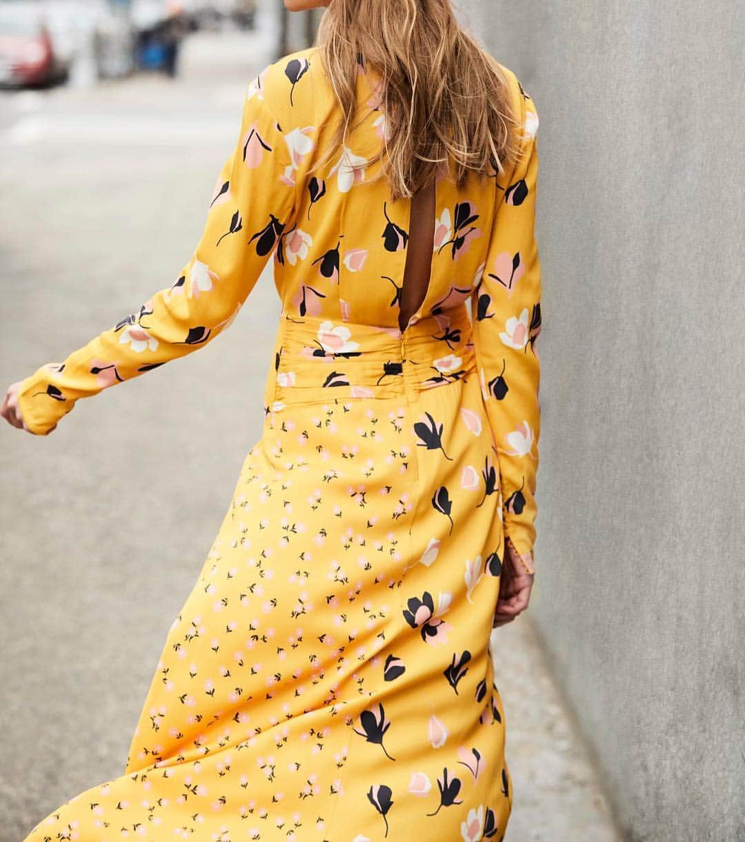 Nordstromさんのインスタグラム写真 - (NordstromInstagram)「Our preferred petals and occasion dress of the season. 🌼」4月18日 0時56分 - nordstrom