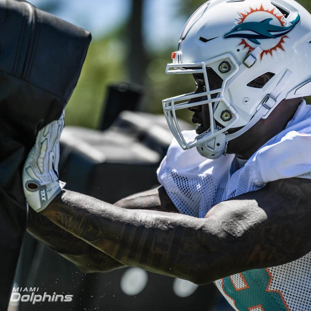 マイアミ・ドルフィンズさんのインスタグラム写真 - (マイアミ・ドルフィンズInstagram)「💪💪💪💪 #FinsUp」4月18日 0時59分 - miamidolphins