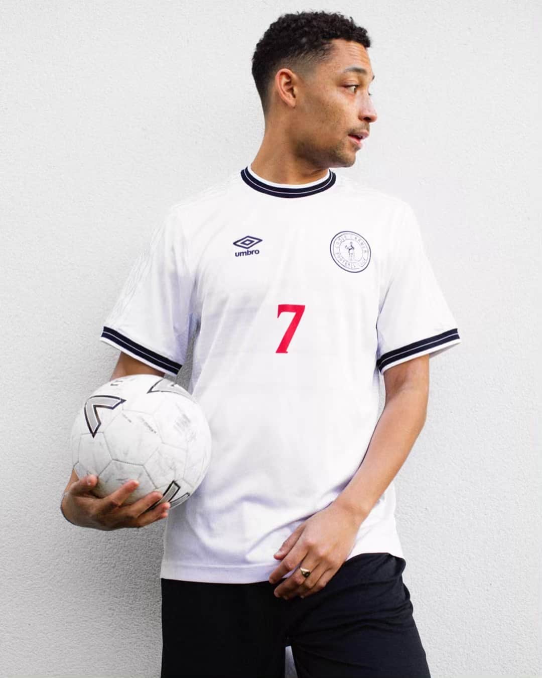 UMBROさんのインスタグラム写真 - (UMBROInstagram)「We recently met @LoyleCarner. We like Loyle. He likes us. He likes football. So do we. He wanted to make a football shirt for his latest tour. We think we make quite good football shirts so we offered to help. One of his favourite shirts (and ours) is the England home 1999-01 so we used this as our inspiration. Get yours now on Umbro.co.uk #UmbroXLoyleCarner . . . . . #streetstyle #streetwear #mensstreetstyle #lifestyle #mensstyle #lifestyle #ootd #athleisure #tracksuit #wiwt #style #umbro #hypedhaven #retro #nostalgic #basementapproved #hypebeast #loylecarner #loylecarnerfc #umbrofootball #footballshirts」4月18日 1時00分 - umbro