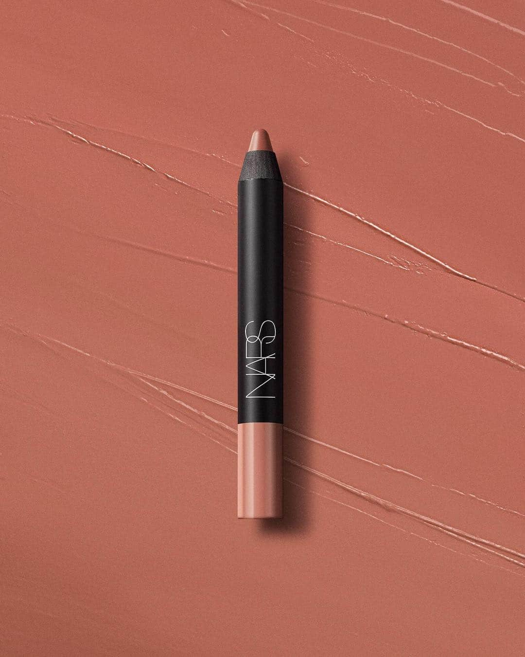 NARSさんのインスタグラム写真 - (NARSInstagram)「For a Good Time, call a #NARSissist. (Tap to shop new Good Times Velvet Matte Lip Pencil.)」4月18日 1時04分 - narsissist