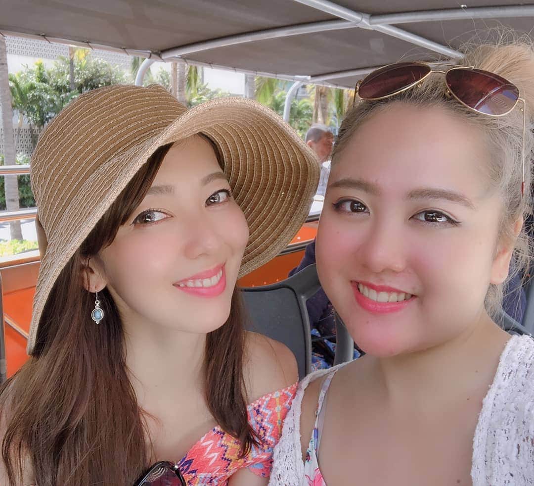 のインスタグラム：「ほんとに出逢ってくれてありがと！！ 最初はほんとに不思議な巡り合わせで、、、✨✨ * 16歳のときから知ってるゆい✨ * ほんとに日々私が学ぶことも多々✨ * 本当にいいパートナーですw * 大好きよ💖💖💖 * * #love #friends #尊敬できる #友達 #本当 #未来 #楽しみ #ハワイ #Hawaii #楽しかった」