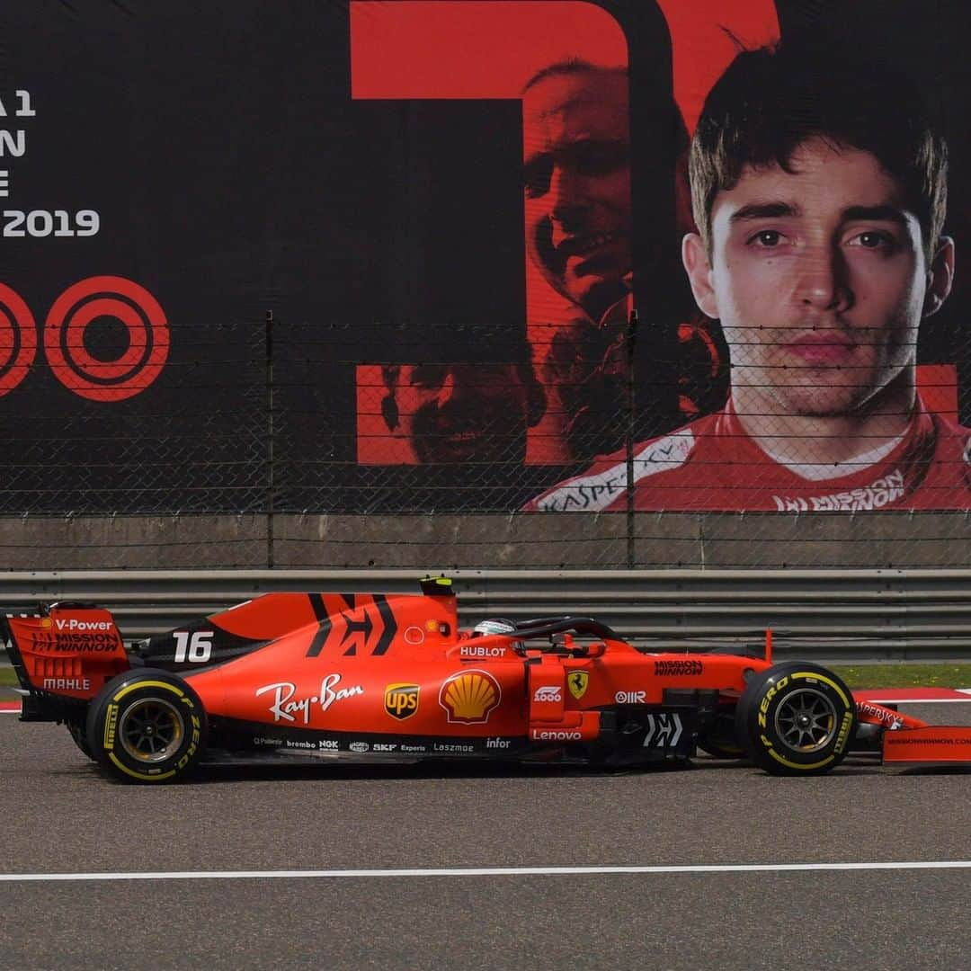 F1さんのインスタグラム写真 - (F1Instagram)「Ever feel like you're being watched? 👀 . #F1 #Formula1 #ChineseGP #Race1000 #CharlesLeclerc #CL16 #Ferrari @scuderiaferrari @charles_leclerc」4月18日 1時10分 - f1