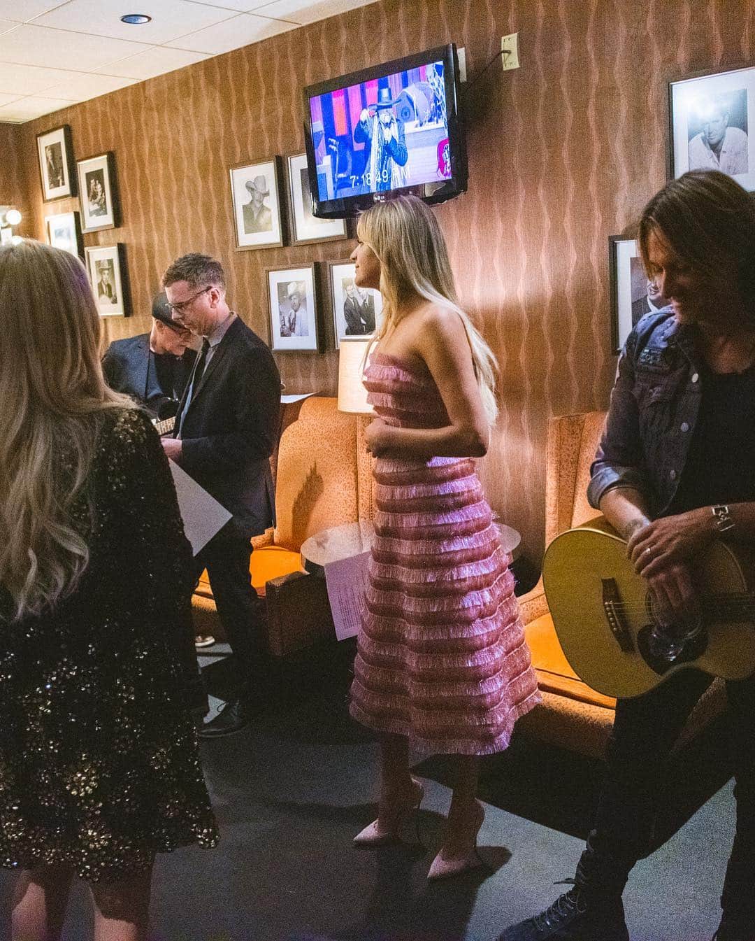 Kelsea Balleriniさんのインスタグラム写真 - (Kelsea BalleriniInstagram)「last night I had the immeasurable honor of being inducted into the @opry as the newest, youngest member of the family. Opry, thank you for believing in me like you do. For embracing and supporting my kind of country music. For knowing I’ll always show up for you. And for always showing up for me. And @carrieunderwood, I really wouldn’t know what it looks like to be a woman in country music without you. Thanks for paving the way and being there for me last night. I’m a forever fan.  It’s the kind of night that is really hard to put into words, but my heart is so full. ❤️」4月18日 1時24分 - kelseaballerini